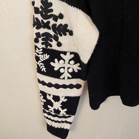 Michael Simon Black and White Snowflake Sweater - Picture 3 of 5